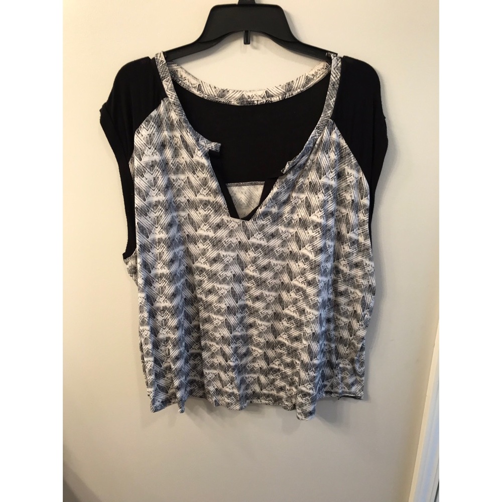 Plus-size patterned crop top